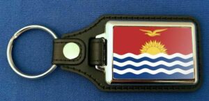 Kiribati Schlüsselanhänger aus Metall und Kunstleder | ca. 95 X 37  mm