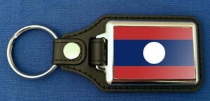 Laos Schlüsselanhänger aus Metall und Kunstleder | ca. 95 X 37  mm