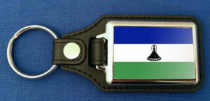 Lesotho Schlüsselanhänger aus Metall und Kunstleder | ca. 95 X 37  mm